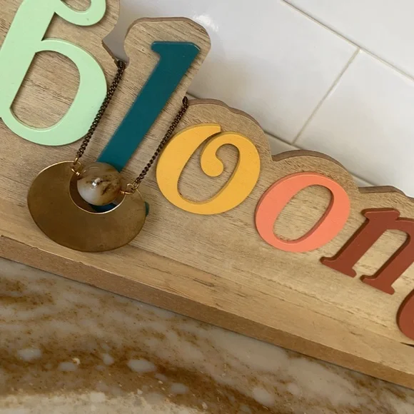 NWT Larissa Loden Brass and Agate Modernist Necklace - Picture 2 of 11